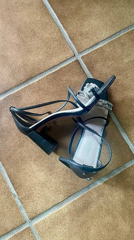 Scarpe da donna: Elegante Sandalen von Buffalo – Usato da Gerlafingen venduto da Flavia9 1