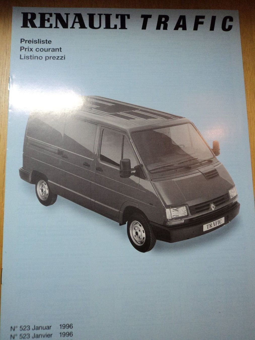 Renault Dokumente: Prospekt Renault Traffic Transporter 1996 – Gebraucht aus Schwarzenburg von modelCARama