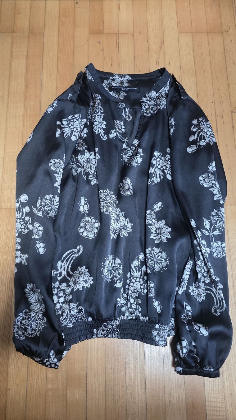 Camicette: Philosophy Blues Original Bluse schwarz Blumenmuster – Usato da Chur venduto da sisu 1