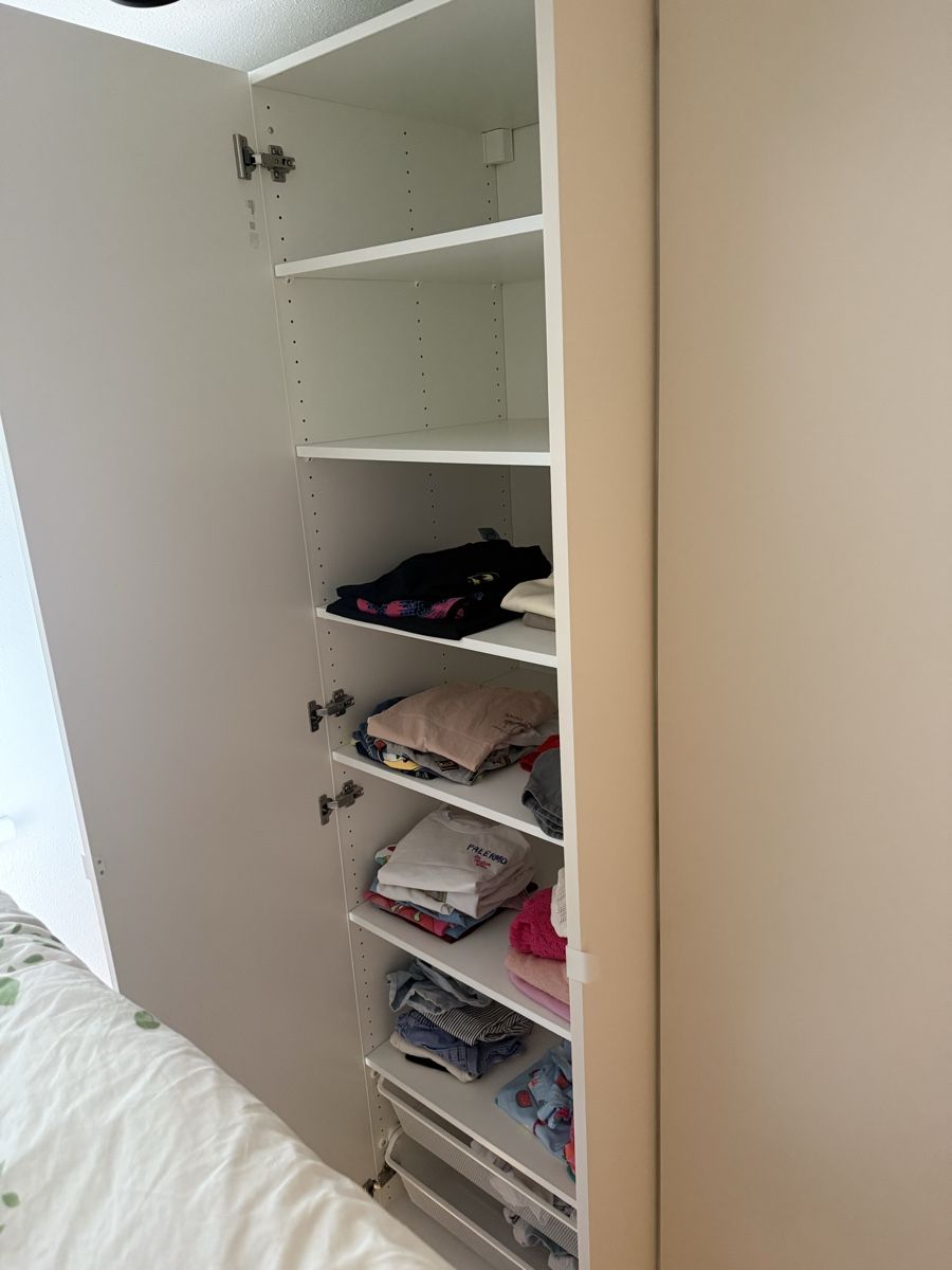 Armadi: Neuwertiger Kleiderschrank mit Innenleben – Nuovo (secondo la descrizione) da Zürich venduto da sportstar3000 3