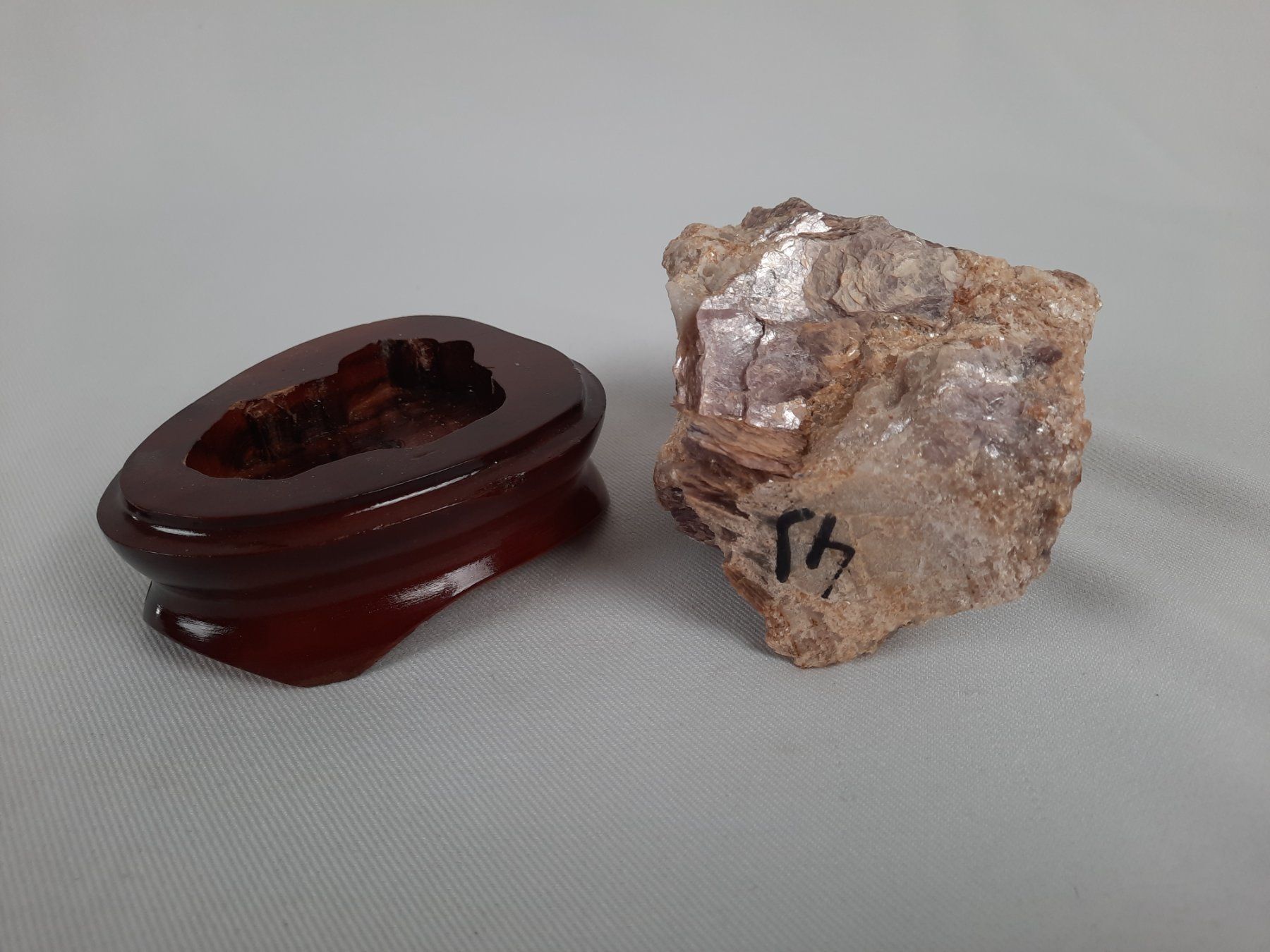 Minéraux & Lithothérapie: Stein auf Holzsockel – D'occasion à Beinwil am See par Restwert_Beinwil 5