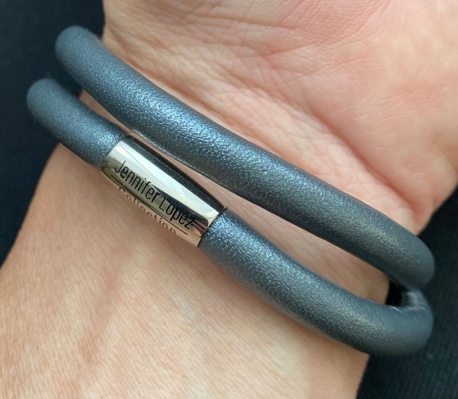 Bracelets: Lederarmband 40cm, Verschluss magnetisch, antrazith – D'occasion à Reichenburg par Noxima 1