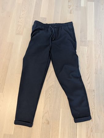 Dunkelblaube Stoffhose von Zara, Grösse M, Neuwertig!