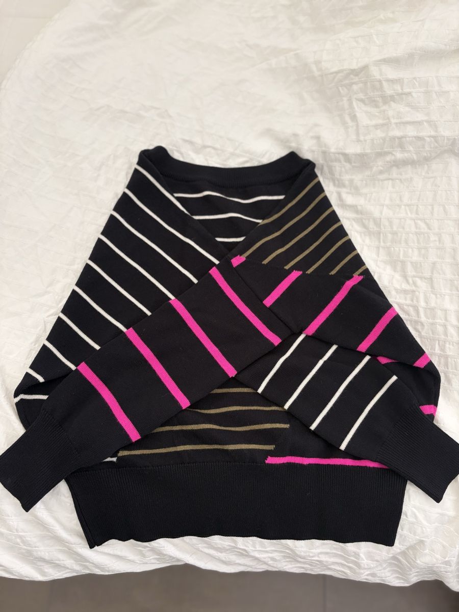 Chanel Tops: Chanel 100%wool knit – Gebraucht aus Frauenfeld von Classiclover 2