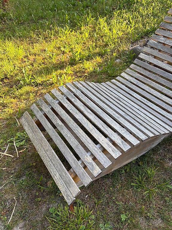 Chaises longues: 2 Holz-Gartenliegen zu verschenken – D'occasion à Muri AG par gabriela.nichini 2