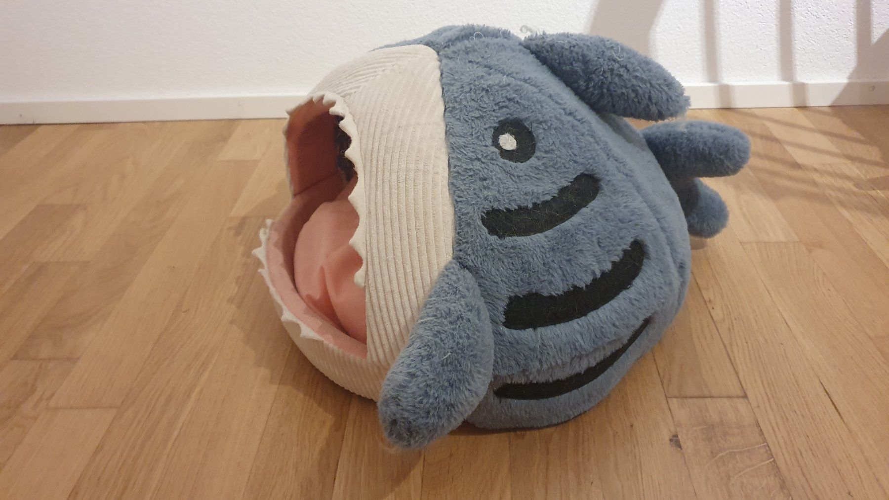 Cucce & Letti: Katzenbett - Katzenhöhle in Haifisch Form – Usato da Bitsch venduto da cka_6hff 2