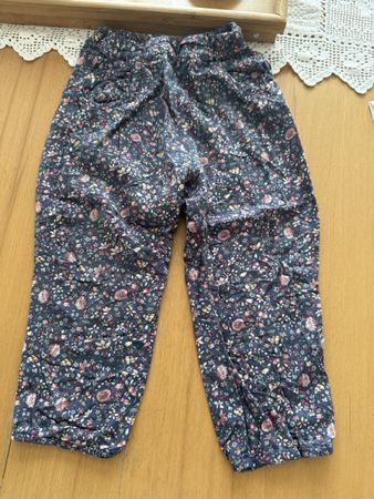 Blumige Stoffhose, Gr. 98, Top Zustand für den Frühling!