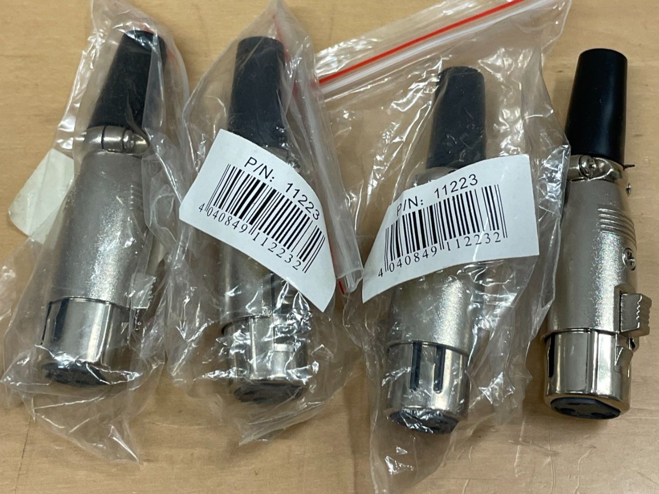 Libri: 4er Set XLR - Buchse (A152) – Nuovo (secondo la descrizione) da Däniken SO venduto da Profog1 4