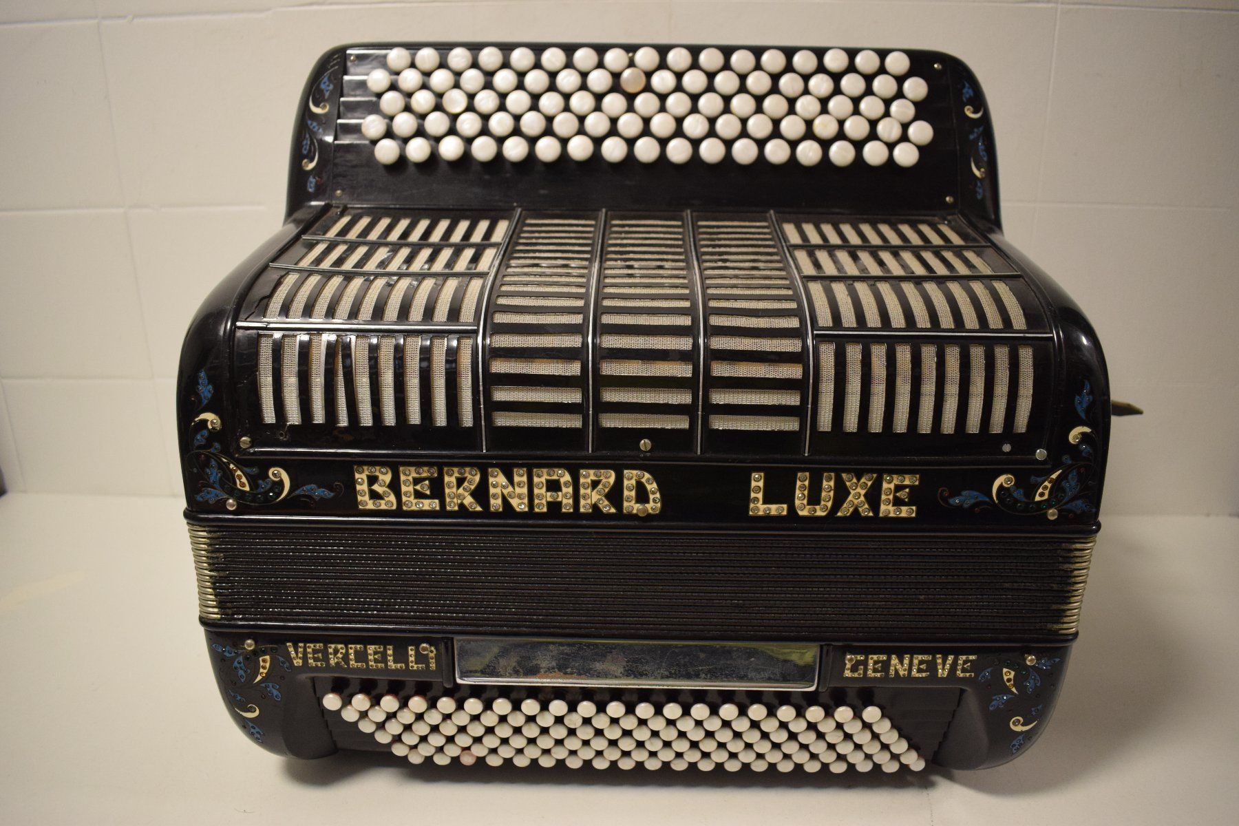 Strumenti musicali: Akkordeon chromatisch Bernard Luxe – Usato da Zürich venduto da baumusik