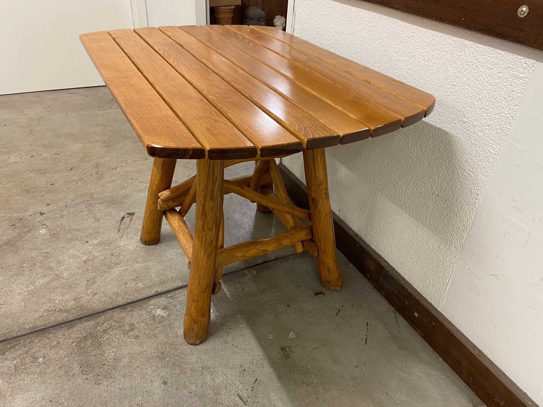 Tavoli: HOLZTISCH FÜR GARTEN/BALKON – Usato da Dietikon venduto da brocki-eyra 9