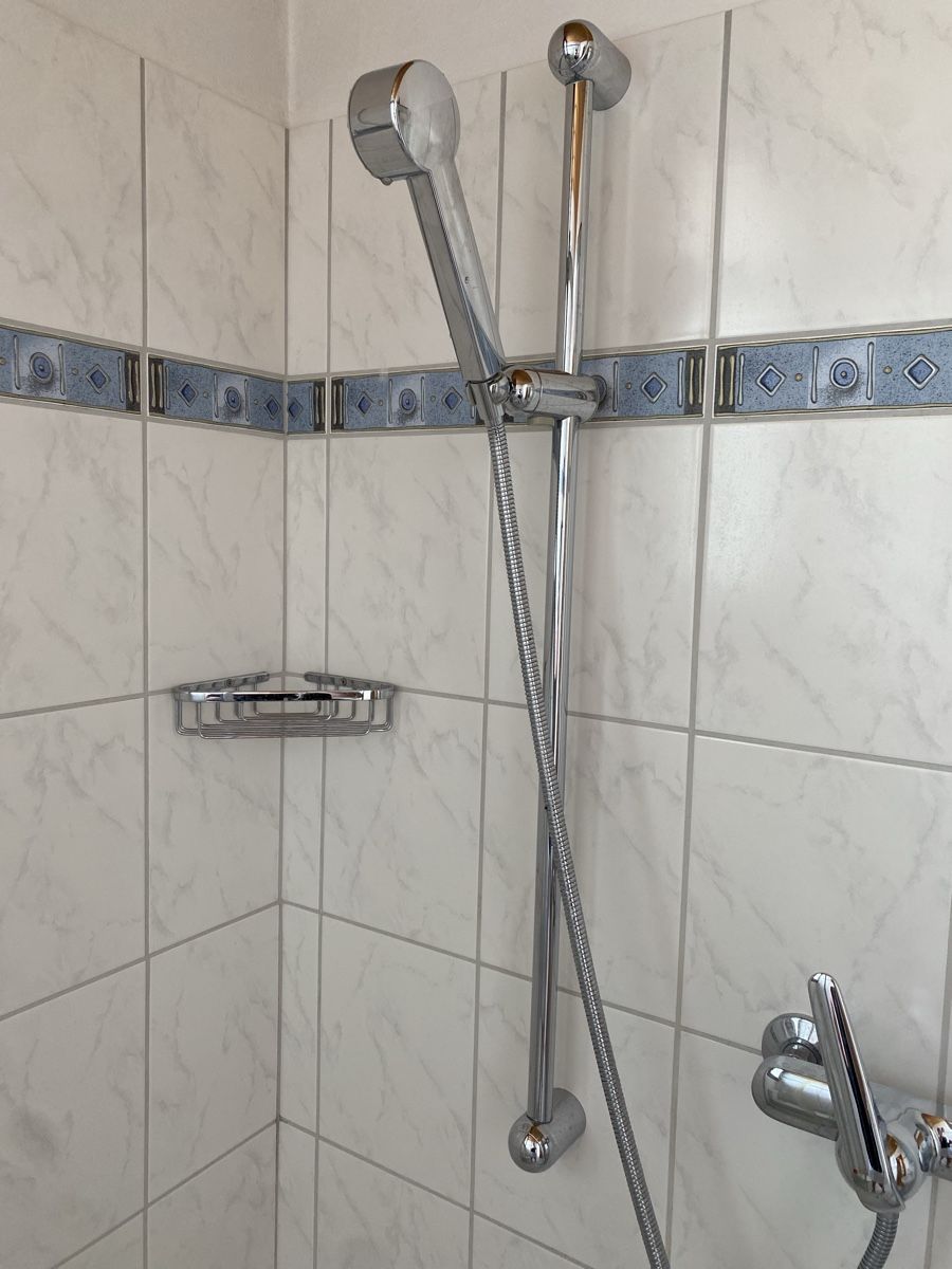 Docce: Duschset mit Brausestange und Schlauch – Usato da Burgdorf venduto da allesolivia 3
