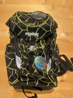 ergobag Schulrucksack – Schwarz/Grün inkl. Drachen-Kletties