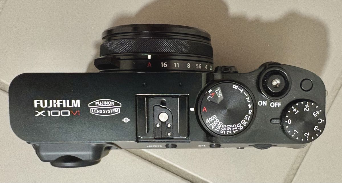 Fujifilm Appareil photo: Fujifilm X100VI + compléments optiques  – D'occasion à Troinex par Cedroulet 2