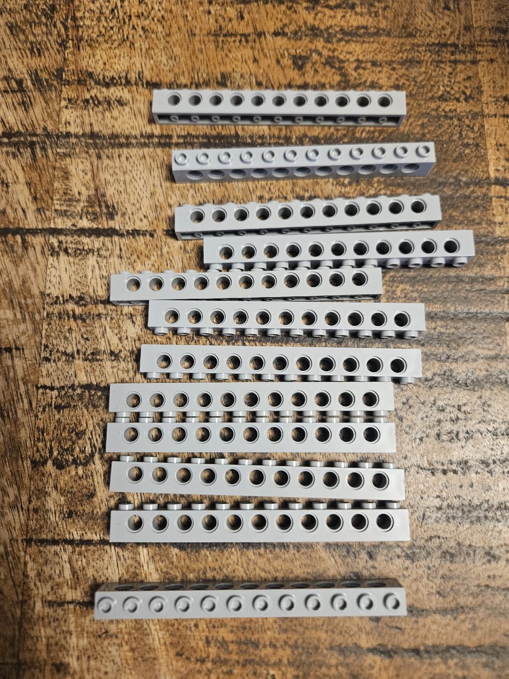 Lego Kit di costruzioni: lego 3895 lot de 12 pièces Light Bluish Gray Technic, Brick – Usato da Confignon venduto da Ecrofigs