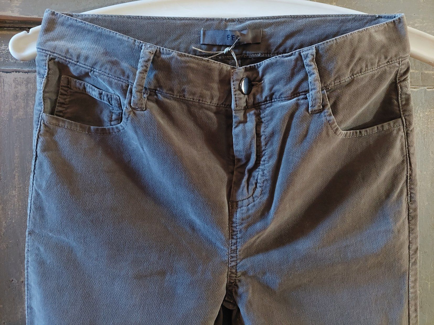 Jeans: FFC . Velours Jeans hellgrau stretch - 36 – Nuovo e nell'imballaggio originale da Besenbüren venduto da teluride89 2
