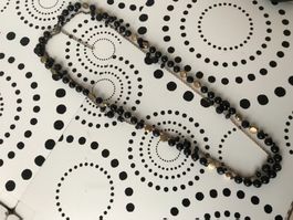 Superbe collier noir et doré - Très tendance. Top stylé !!!