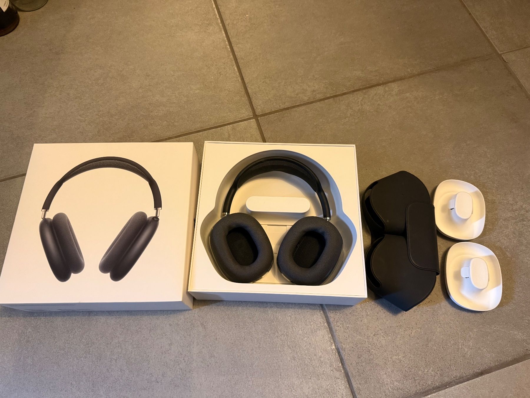Apple Cuffie: AirPods Max couleur minuit – Nuovo (secondo la descrizione) da Vevey venduto da nbu_8xq6 1