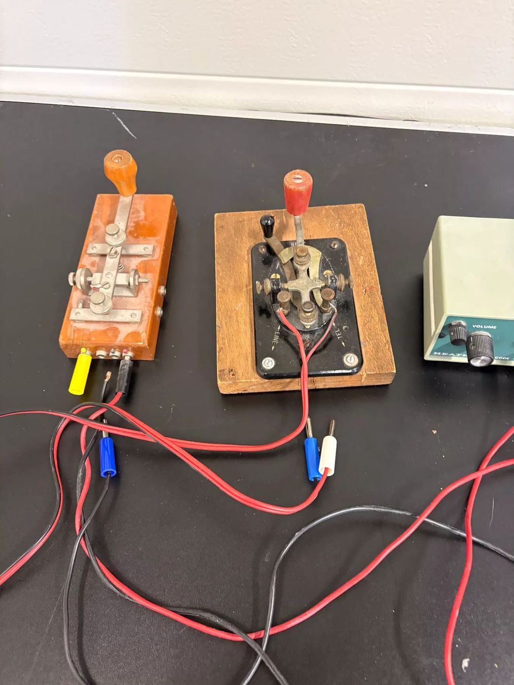Radiocomunicazione: Heathkit Code Oscillator und Morsetasten Set gebraucht – Usato da Wiesendangen venduto da plus-minus 4