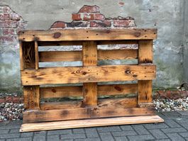 Bar Regal / Weinregal aus Palettenholz – Hangefertigt