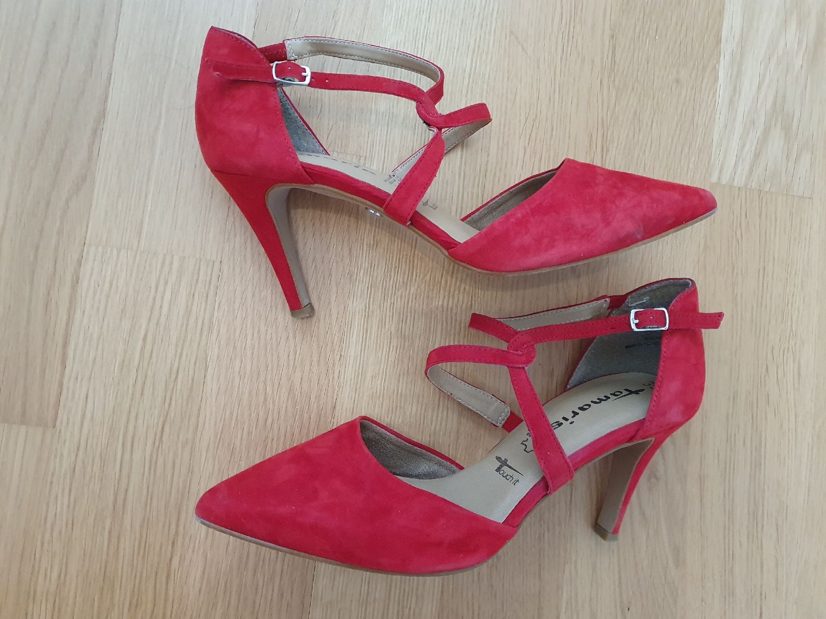 Tamaris Scarpe da donna: Schöne Leder-Sandaletten rot, Grösse 39 – Nuovo (secondo la descrizione) da Wettingen venduto da __Dom__ 4