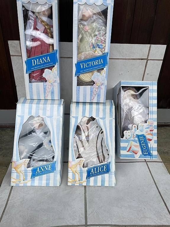 Bambole: Poupèes de collection en porcelaine – Usato da Colombier NE venduto da Boy48 3