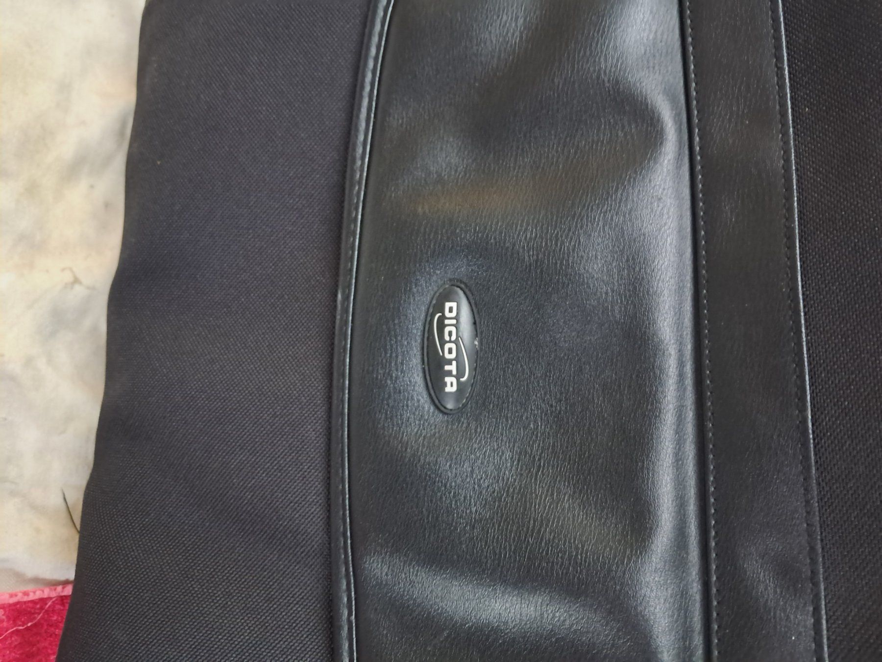 PC: Sac à ordinateur – Usato da moutier venduto da Dupont50 4