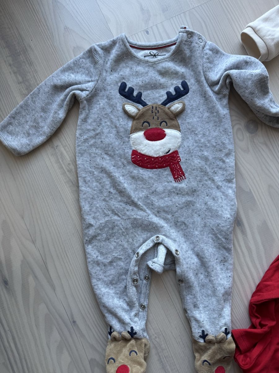 Lotti & Set di vestiti: Baby Weihnachtskleidung Gr 68 – Usato da Emmetten venduto da cat_7fvq 2