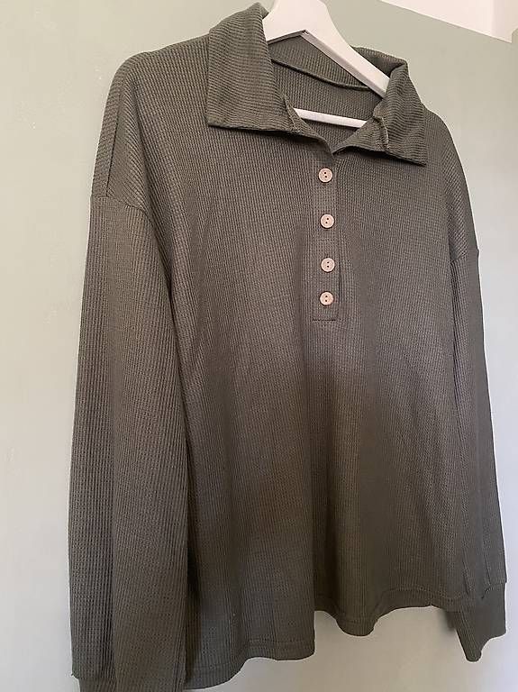 Pullover & Sweatshirts: Pull vert foncé  – Gebraucht aus Lausanne von tol_8f65
