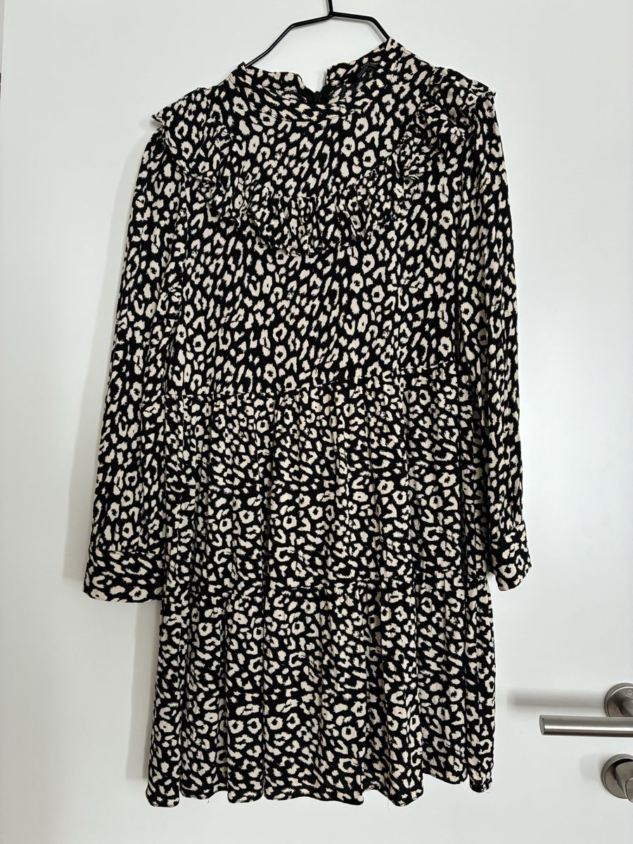 Zara Kleider: Leoprint Kleid Zara Grösse S – Gebraucht aus Alpthal von Jaeger88