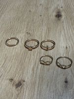 5er Set goldfarbene Ringe, verschiedene Designs