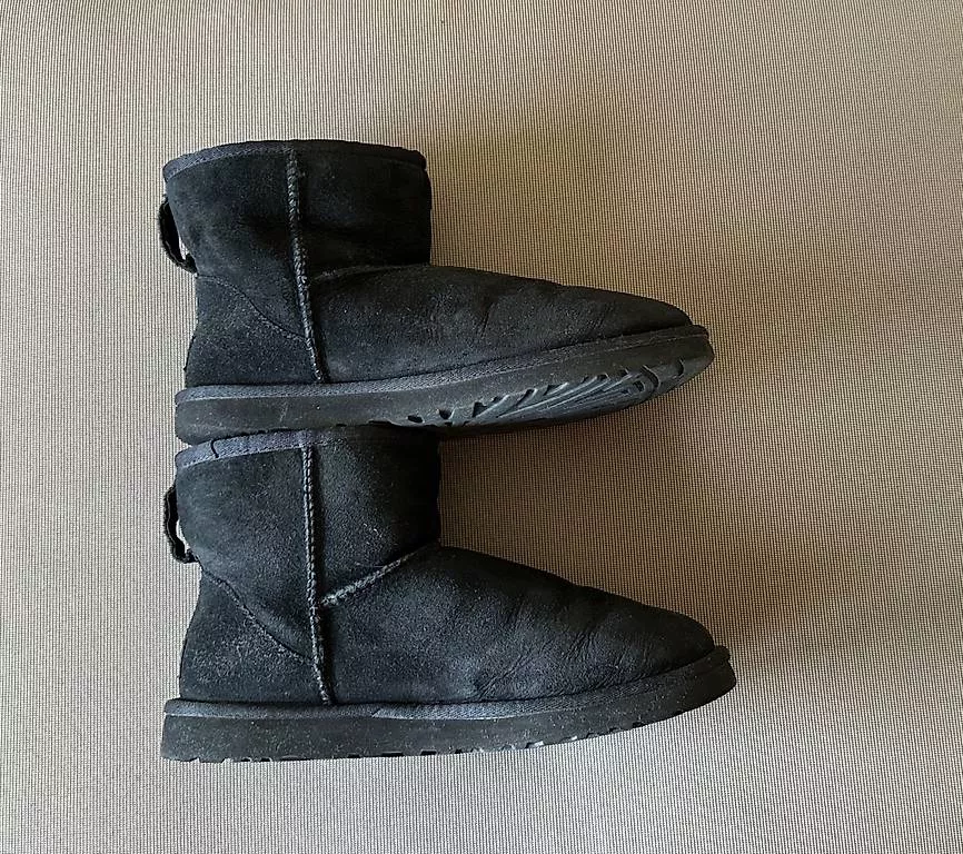 Scarpe da uomo: UGG Boots Mini Gr. 39 – Usato da Stäfa venduto da DearDarling 3