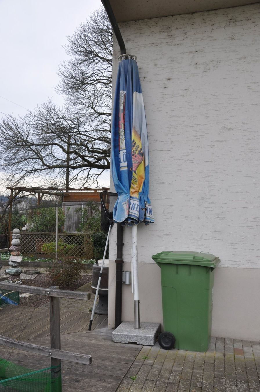 Feldschlösschen Ombrelloni: Feldschlösschen Sonnenschirm – Usato da Rothrist venduto da Sheriff94 2