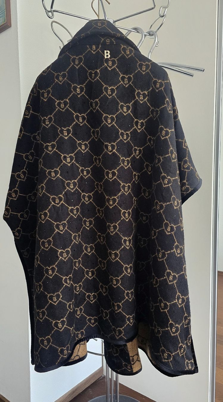 Jacken: Oversize-Poncho mit Strasssteinen – BLUGIRL – Neu (gemäss Beschreibung) aus Rorschacherberg von Olgamedved 2