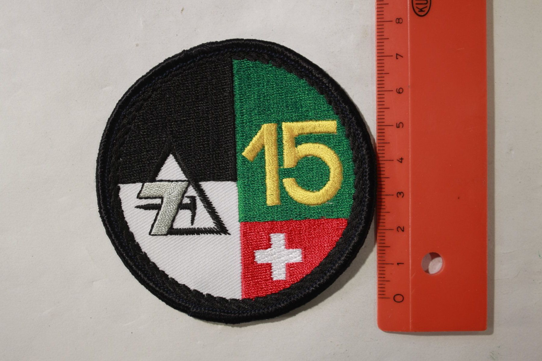 Schweizer Armee Plaketten & Abzeichen: 15 badge – Gebraucht aus La plaine von 762