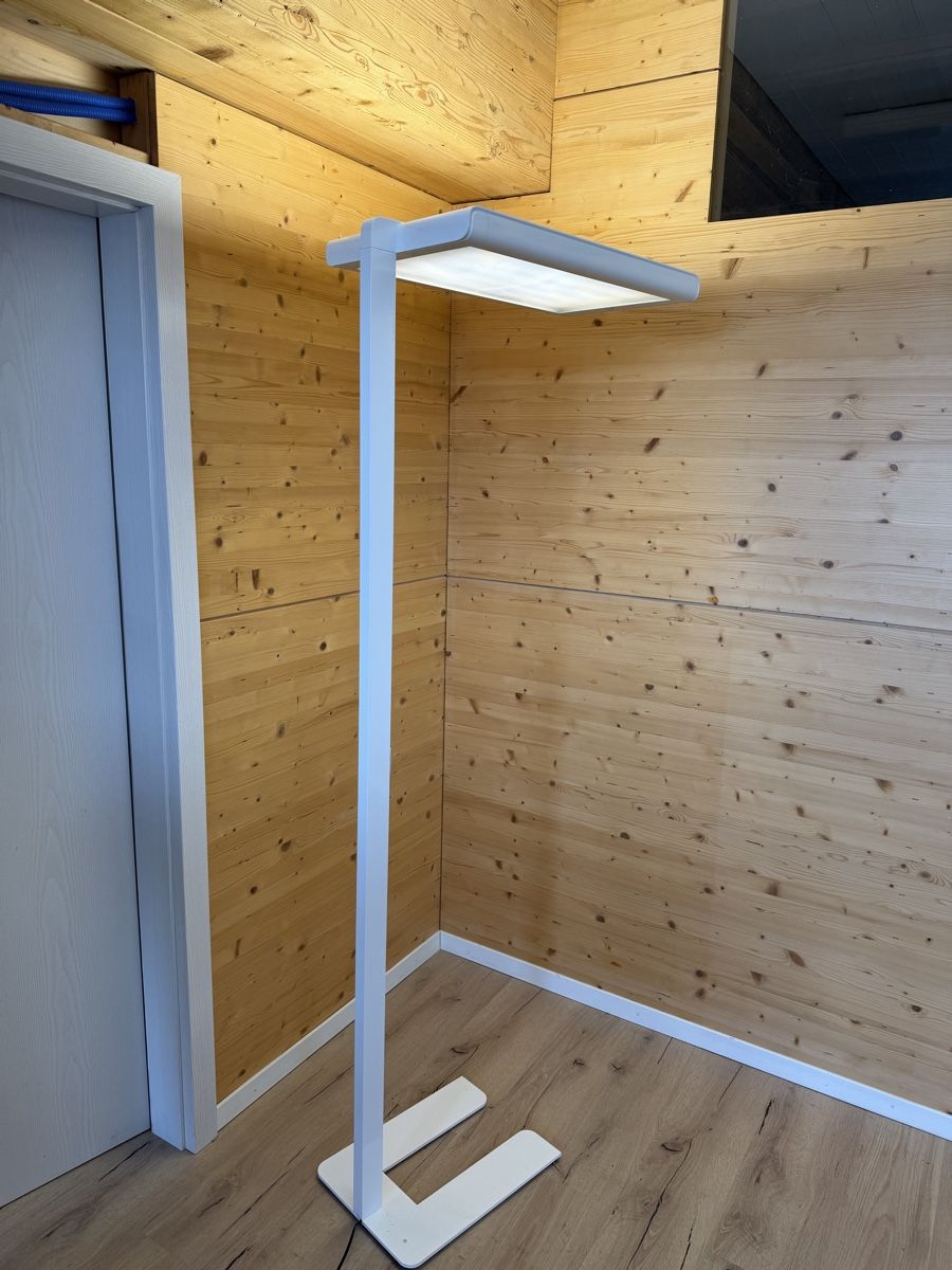 Zumtobel Lampade: Zumtobel CAPA-S PR Stehlampe ab 1.- – Usato da Grenchen venduto da Design-Outlet 1