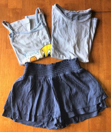Lot d'habits bleus Kleiderpaket blau 134