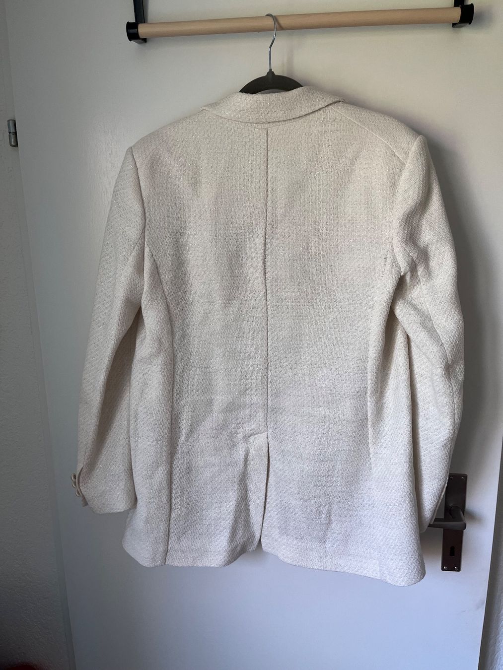 Pinko Giacche: PINKO Bouclé Blazer, Crème mit Silberfäden, Grösse 40 – Usato da Baar venduto da DealDiHei 4