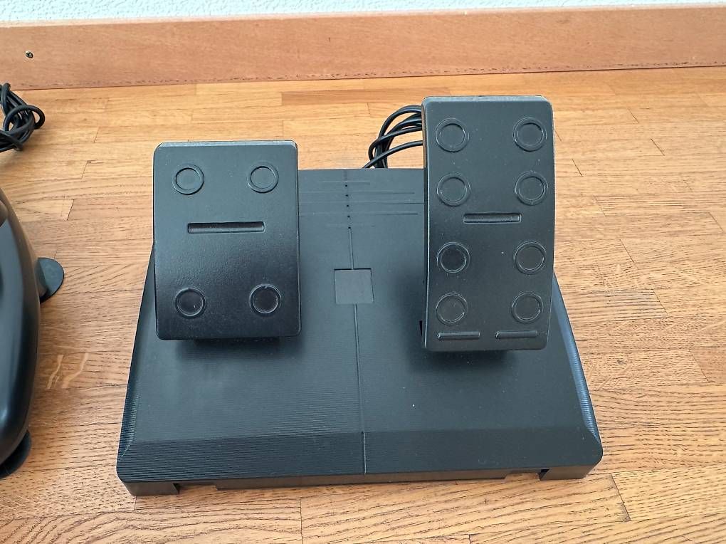 Controller: Volant et pédale – Usato da Orbe venduto da Ilan24 2