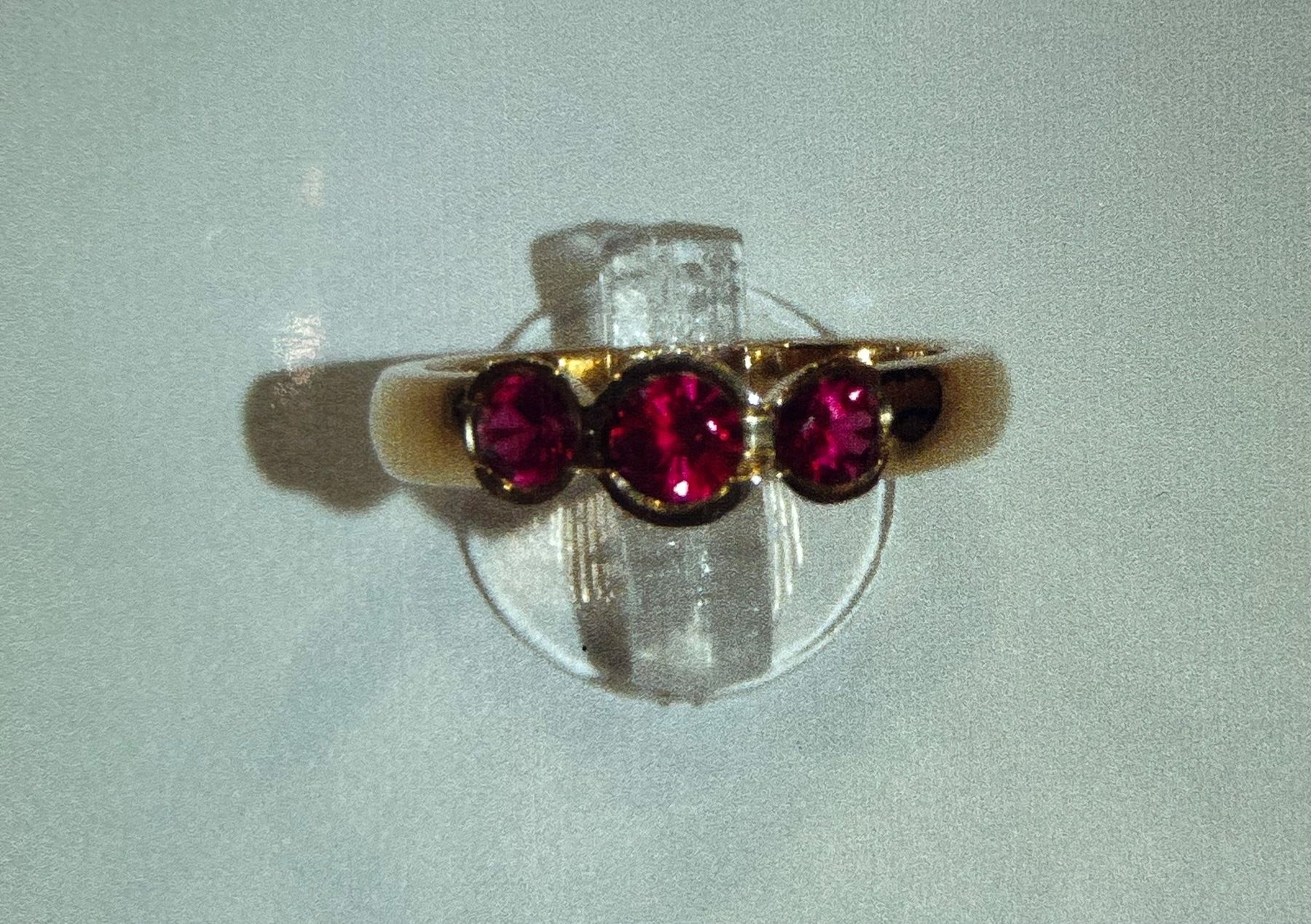 Anelli: Anello in oro con rubino – Usato da Sementina venduto da Bra_momo79