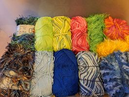 neu: diverse Garn Knäuel in versch. Farben