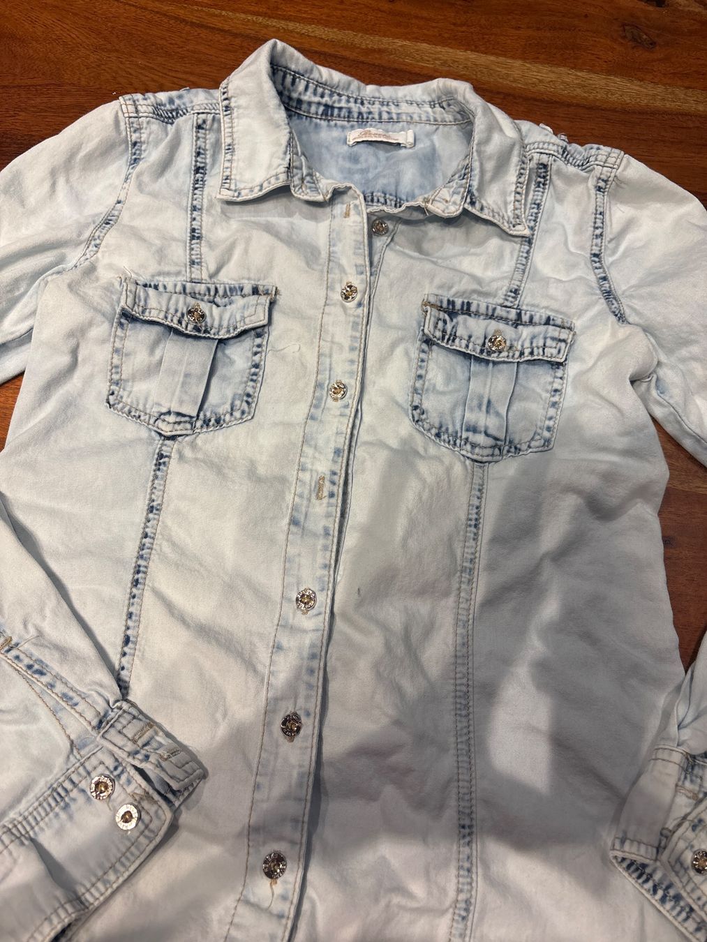 Blusen: Coole Jeansbluse hellblau Gr. S – Gebraucht aus Andwil SG von schmei 1