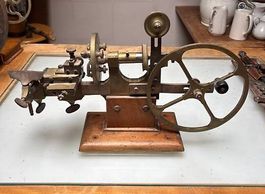 Tour d'horloger sans outillage / très bon état 