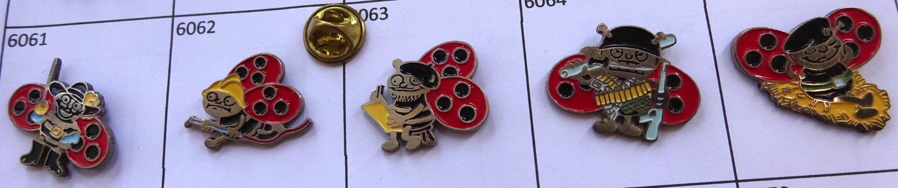Placchette & Badge: 5 Pin BLICK Zeitung Käfer – Usato da Utzenstorf venduto da BUtter81