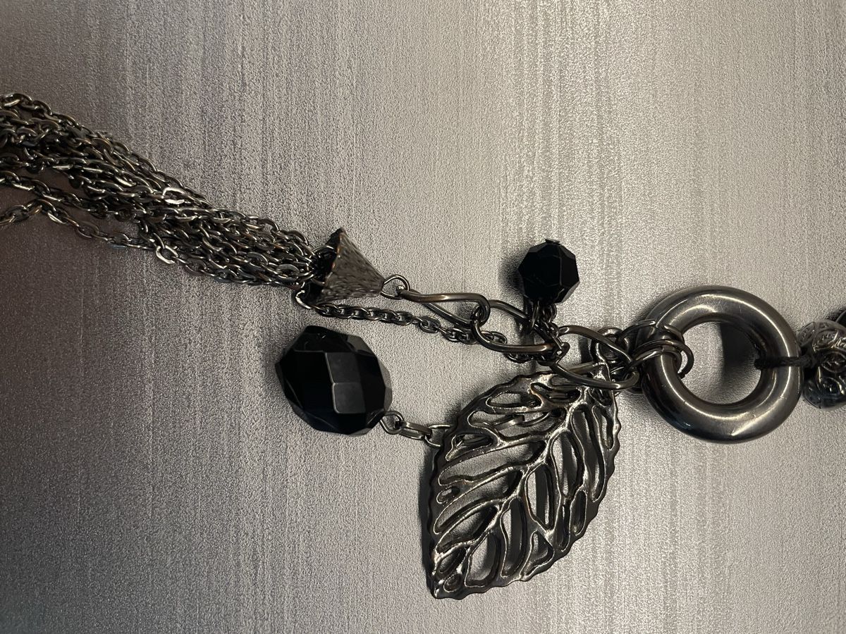 Catenine: Lange Boho Statement Kette Schwarz Silber Blatt Anhänger – Usato da Heitenried venduto da Steffundsasch 1