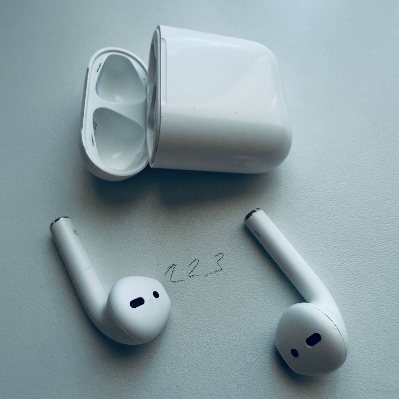 Apple Cuffie: Original Apple AirPods 2 Gen. Wireless Kopfhörer & Case – Usato da Basel venduto da MY.AIRPODS.SHOP 1
