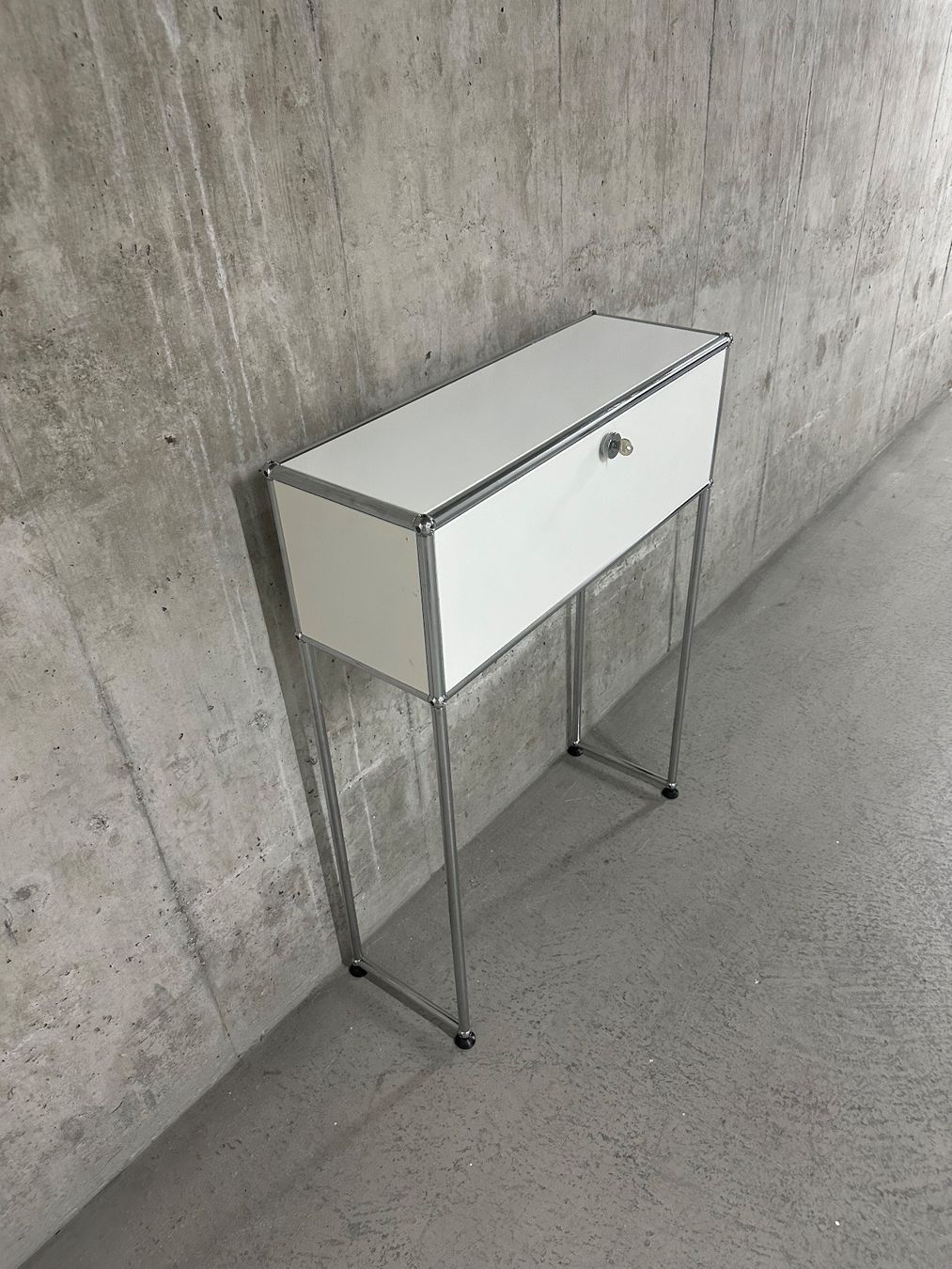 USM Cassettiere: USM Haller Sideboard Regal in weiß – Usato da Pfaffhausen venduto da only.lux 1