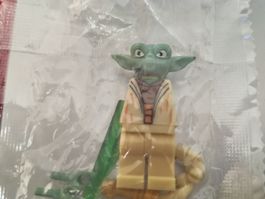 Star Wars Yoda Minifigure with Lightsaber