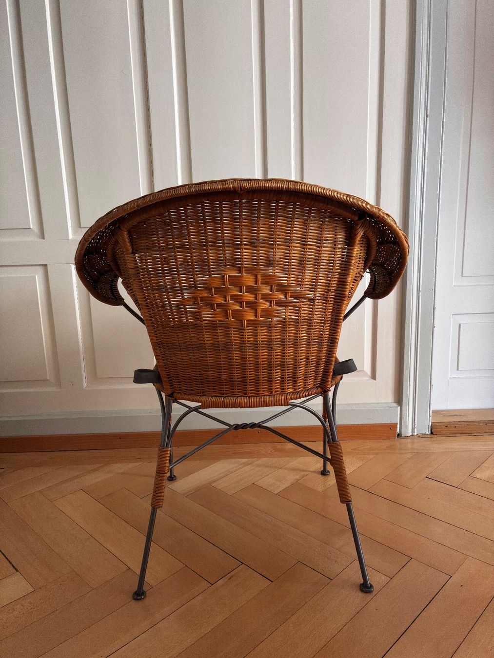 Sedie: Vintage Rattan Korbstuhl mit Eisengestell – Usato da St. Gallen venduto da severin_g. 2