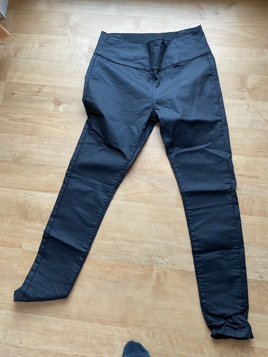 Pantaloni: 8 Damenhosen – Usato da Ziefen venduto da IResi65 8