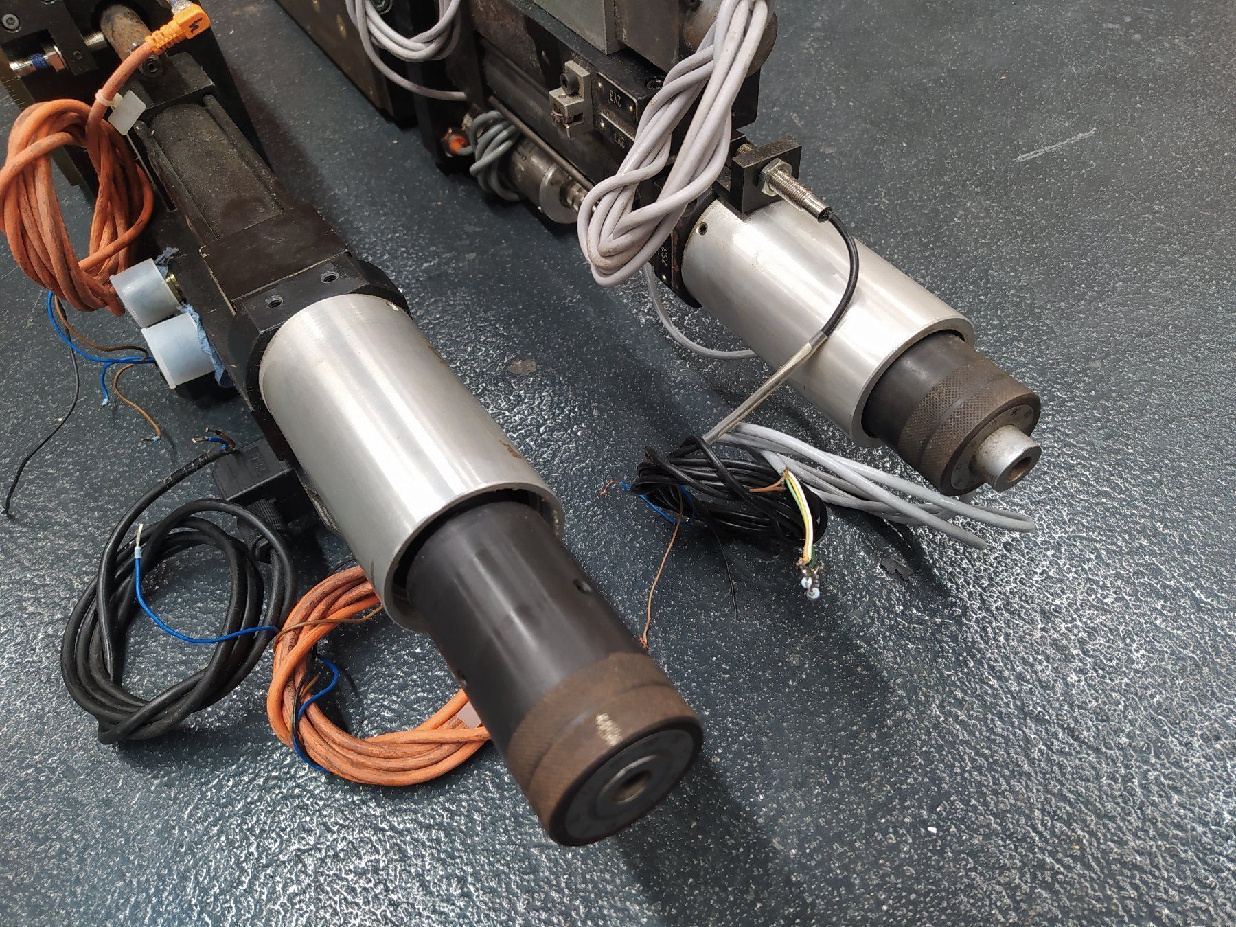 Autres pour métaux et serrurerie: axes hydrauliques pour machines – D'occasion à Attalens par Gmsa68 3